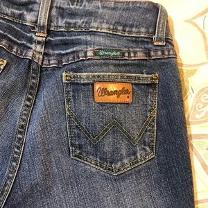 😍 Wrangler low-rise bootcut dark wash jeans